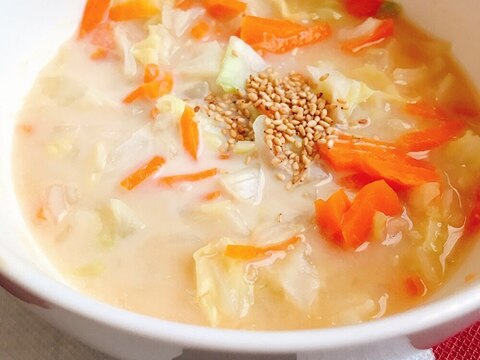 にんじん&キャベツの豆乳味噌スープ＊白いりごま